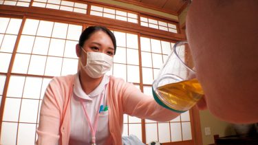 美人訪問ナースの○性スカトロ看護 れいか